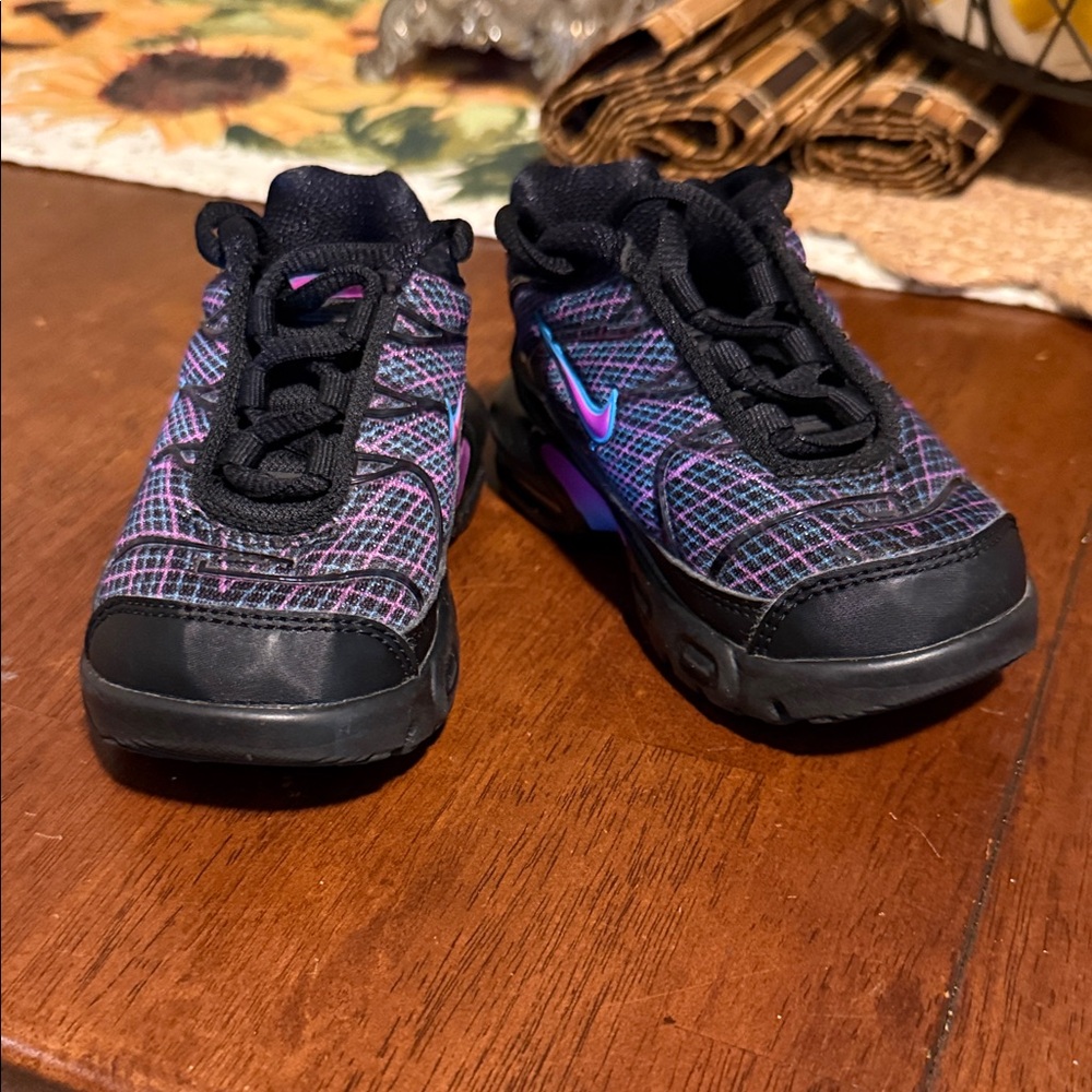 Nike - Picture 2 of 5